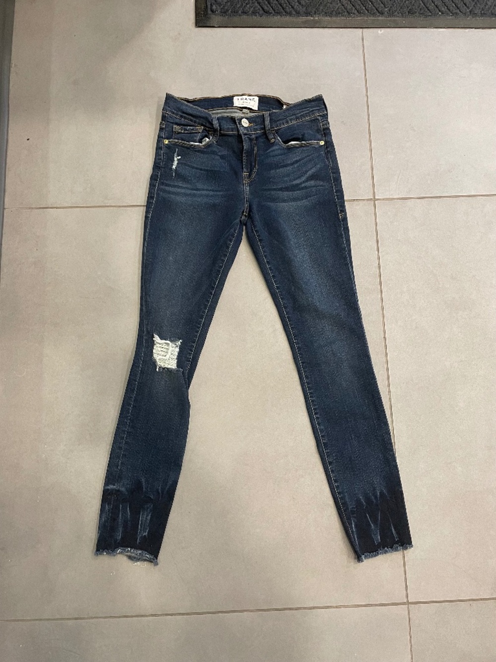 $325 Frame Distressed Painted Jeans Size 26 Women’s Le Skinny Parisian